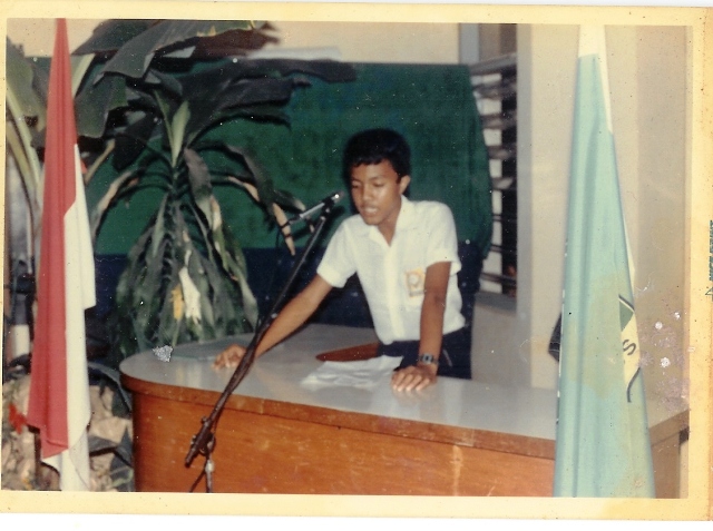 Saya Menyampaikan Kata Perpisahan mewakili siswa-siswi SMP, 1986