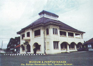 gedung-juang.jpg (300×213)