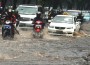 Sejumlah pengendara menerjang air yang menggenangi jalan Jenderal Sudirman, Jakarta, Jakarta, Senin (3/11). Sejumlah pengendara menerjang air yang menggenangi jalan Jenderal Sudirman, Jakarta, Jakarta, Senin (3/11).